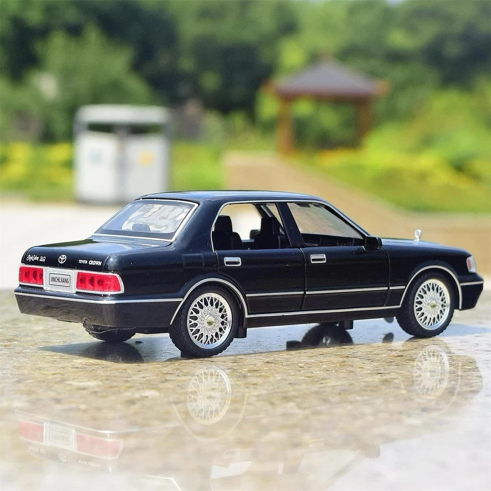 [TOY] 1:32 Toyota 1987 Crown S130 Black Model Car Die-Cast