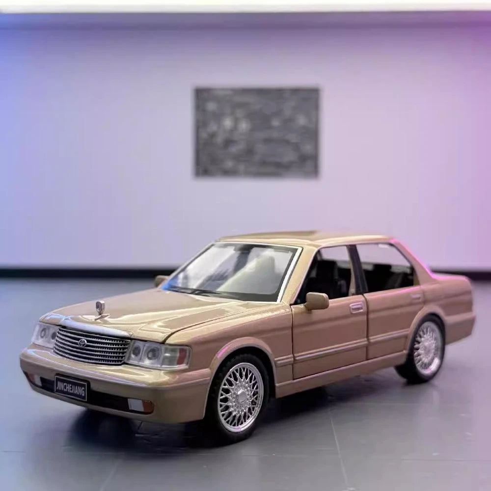 [TOY] 1:32 Toyota 1987 Crown S130 ou voiture miniature Die-Cast