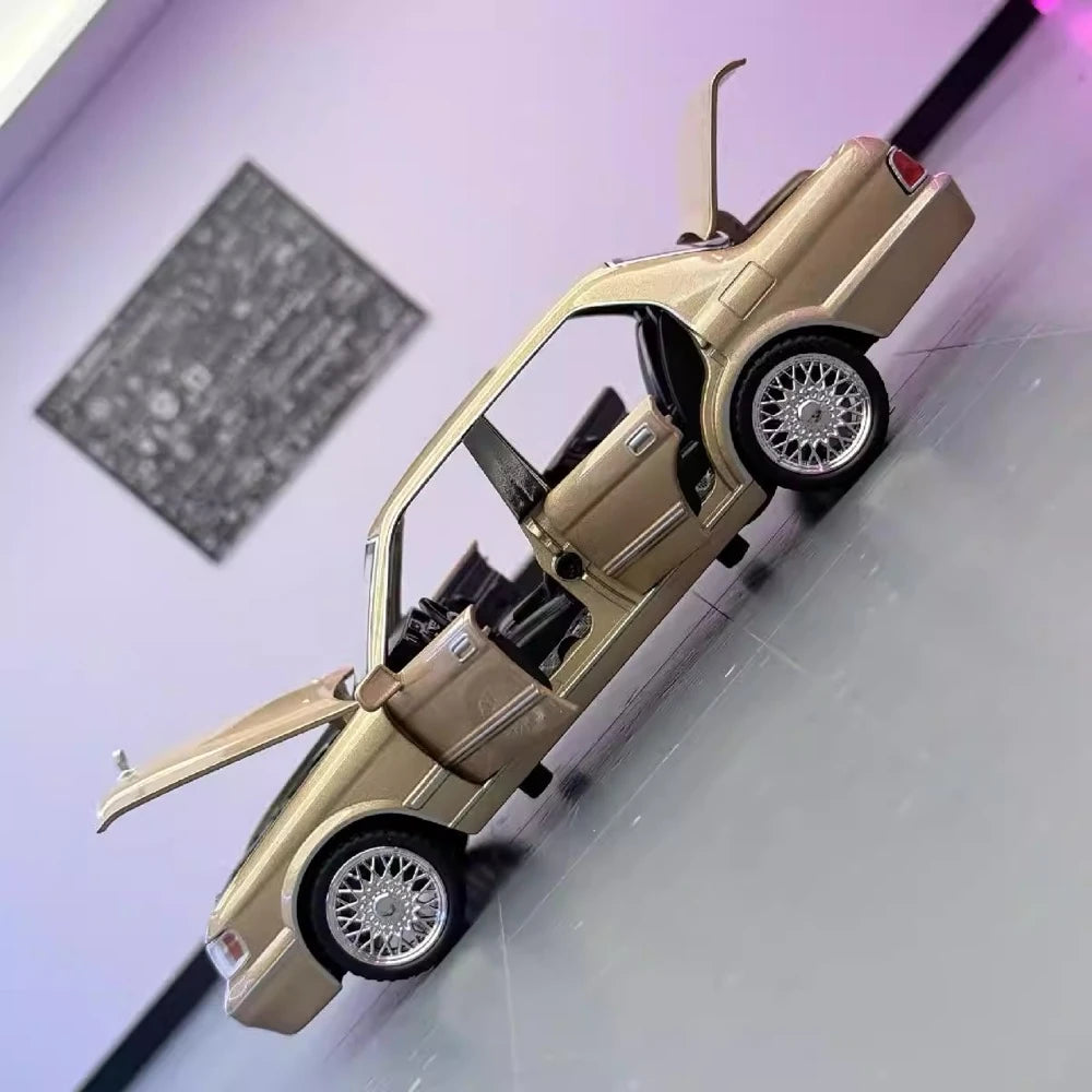 [TOY] 1:32 Toyota 1987 Crown S130 Gold Model Car Die-Cast