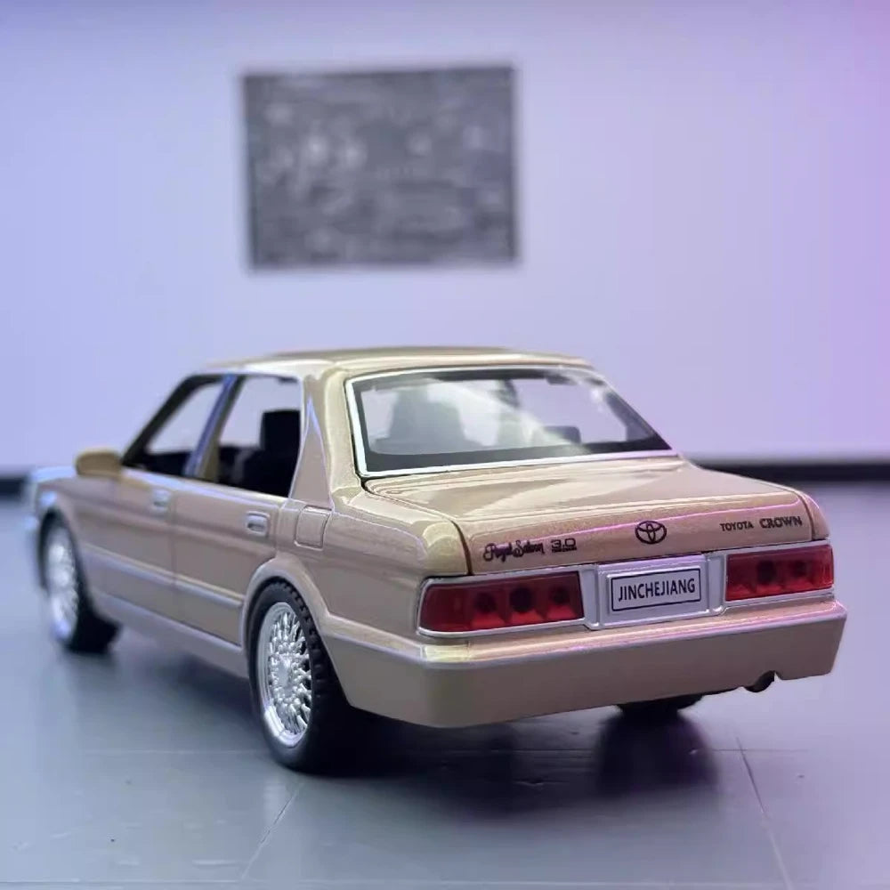 [TOY] 1:32 Toyota 1987 Crown S130 Gold Model Car Die-Cast