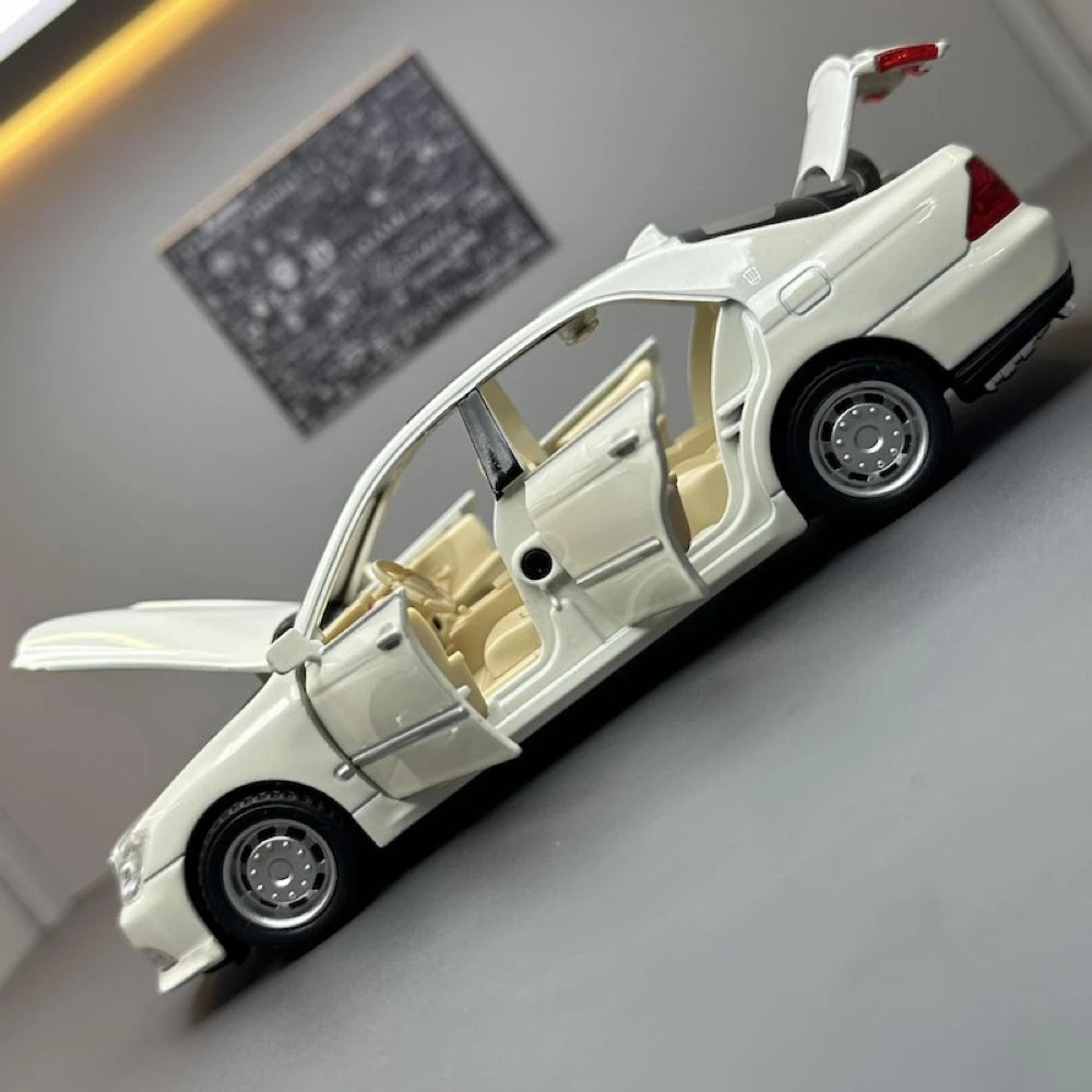 [TOY] 1:32 Toyota 2003 Crown S180 White Model Car Die-Cast