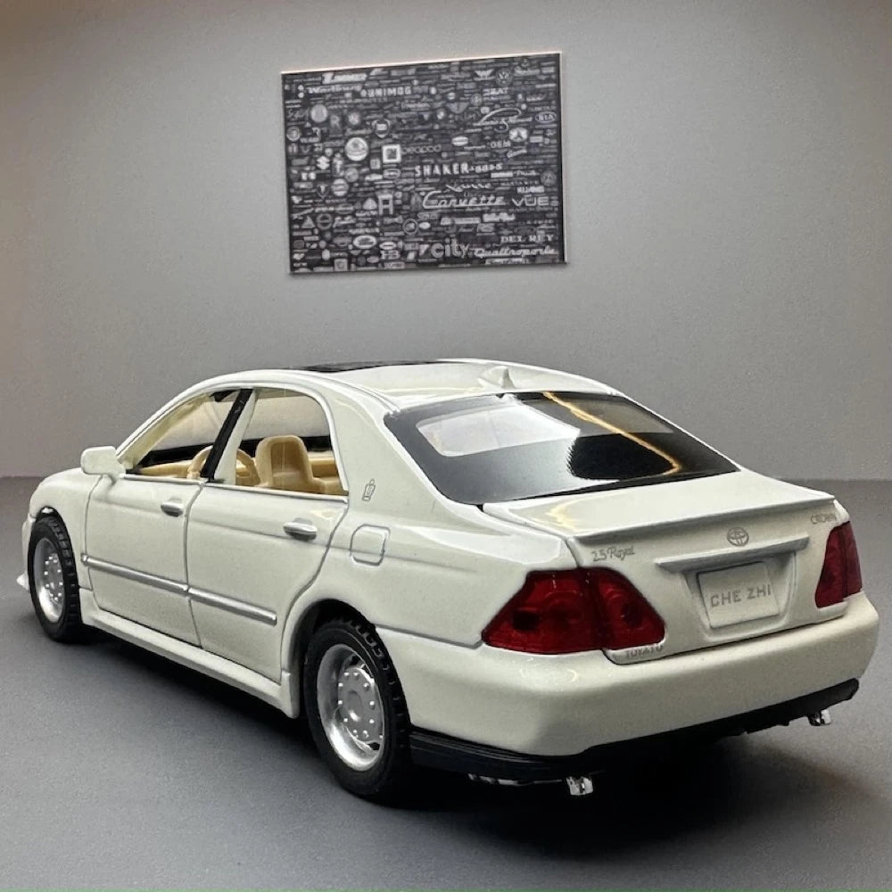 [TOY] 1:32 Toyota 2003 Crown S180 White Model Car Die-Cast