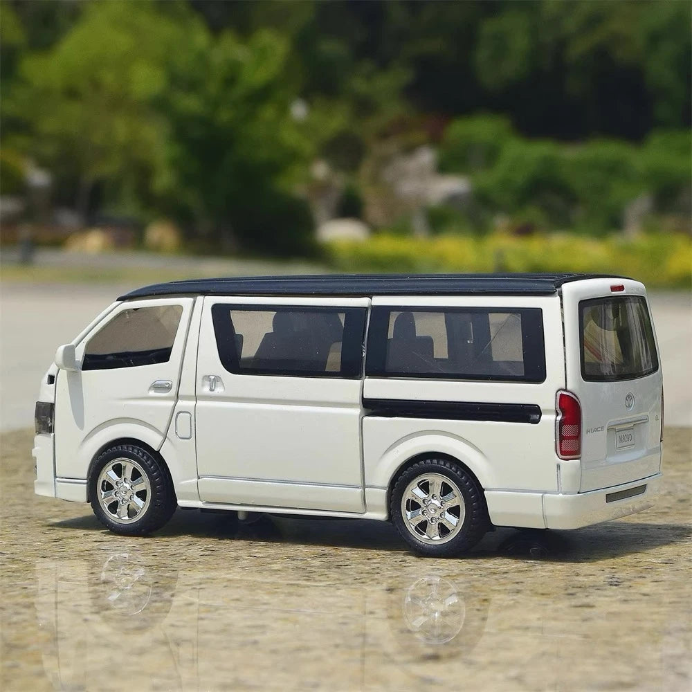 [TOY] 1:32 Toyota 2004 HiAce H200 White Model Car Die-Cast