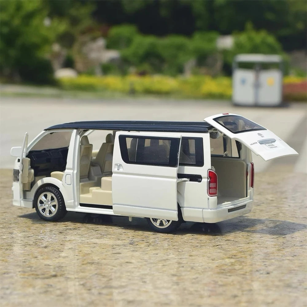 [TOY] 1:32 Toyota 2004 HiAce H200 White Model Car Die-Cast