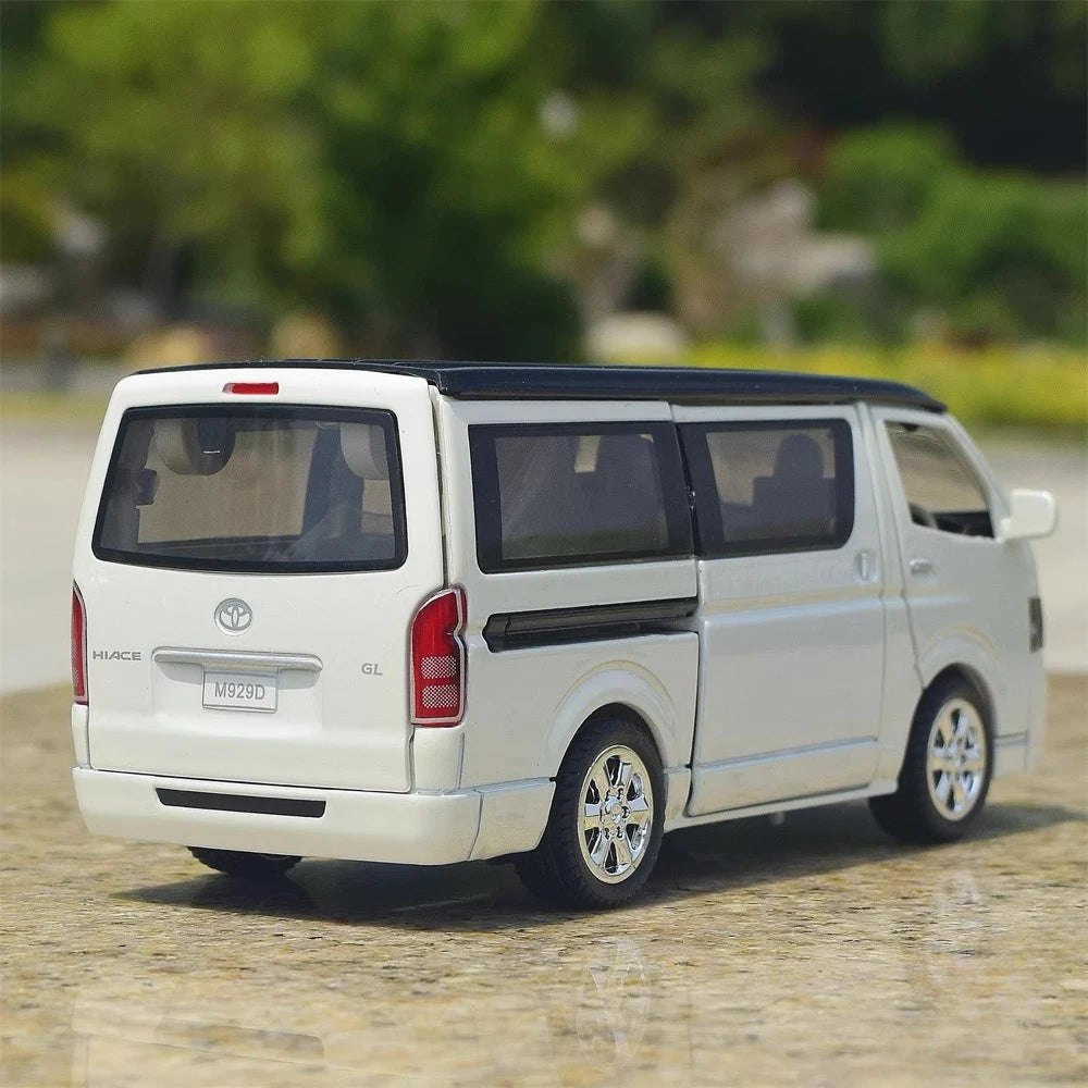 [TOY] 1:32 Toyota 2004 HiAce H200 White Model Car Die-Cast