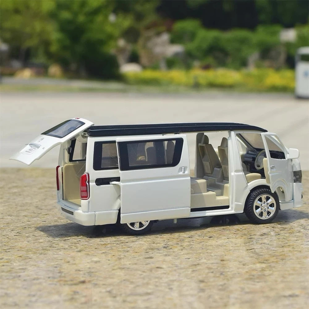 [TOY] 1:32 Toyota 2004 HiAce H200 White Model Car Die-Cast