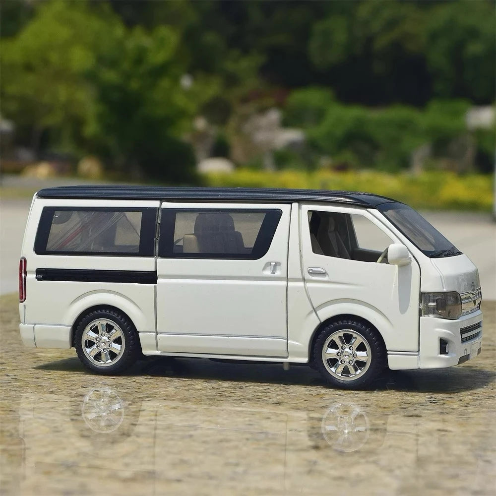 [TOY] 1:32 Toyota 2004 HiAce H200 White Model Car Die-Cast