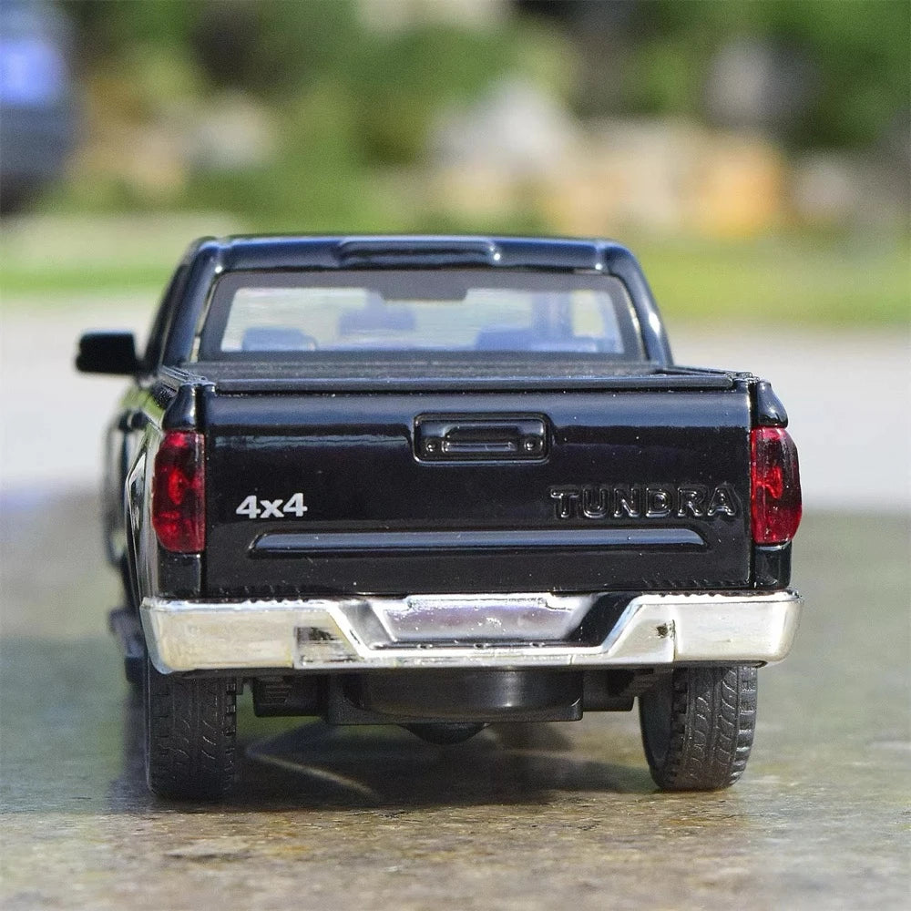 [TOY] 1:32 Toyota 2007 Tundra XK50 ブラック モデルカー Die-Cast