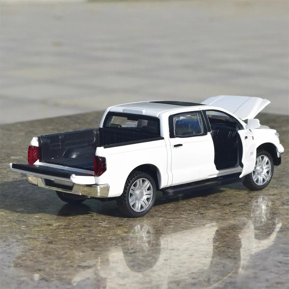 [TOY] 1:32 Toyota 2007 Tundra XK50 ホワイト モデルカー Die-Cast