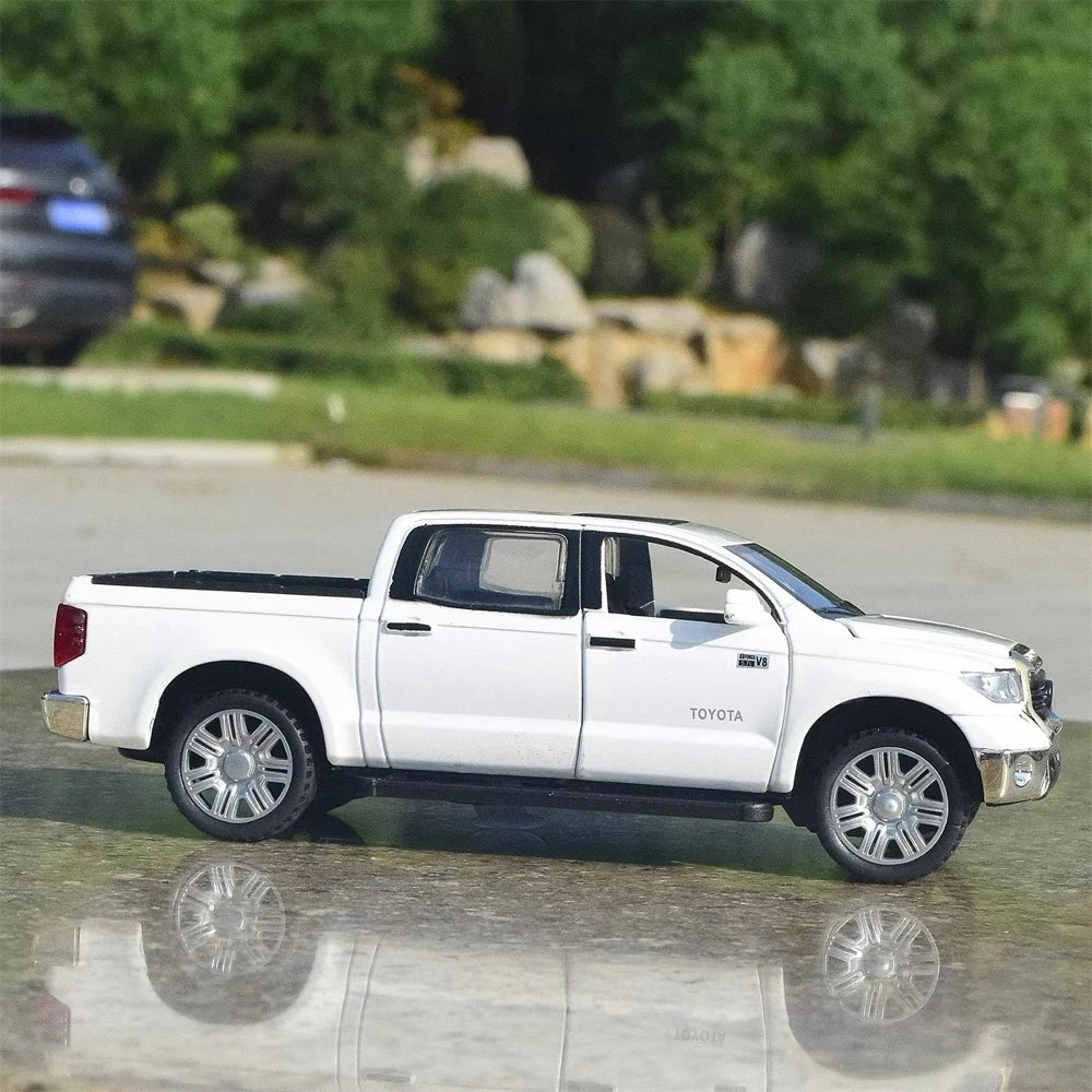 [TOY] 1:32 Toyota 2007 Tundra XK50 ホワイト モデルカー Die-Cast