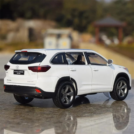 [TOY] 1:32 Toyota 2016 Highlander XU50 vit modellbil Die-Cast