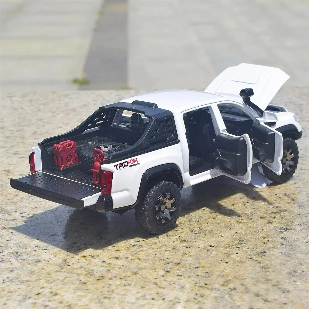 [TOY] 1:32 Toyota 2016 Tacoma TRD Off-Road White Model Car Die-Cast