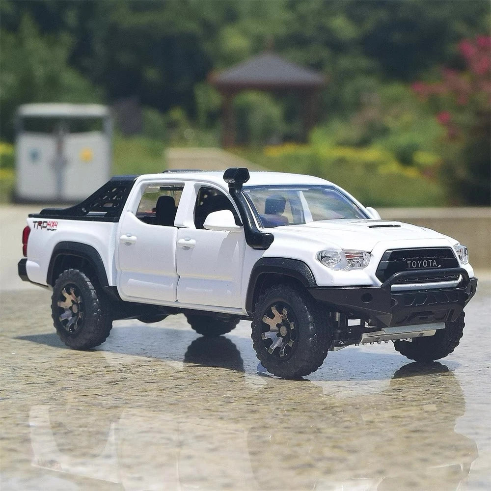 [TOY] 1:32 Toyota 2016 Tacoma TRD Off-Road White Model Car Die-Cast