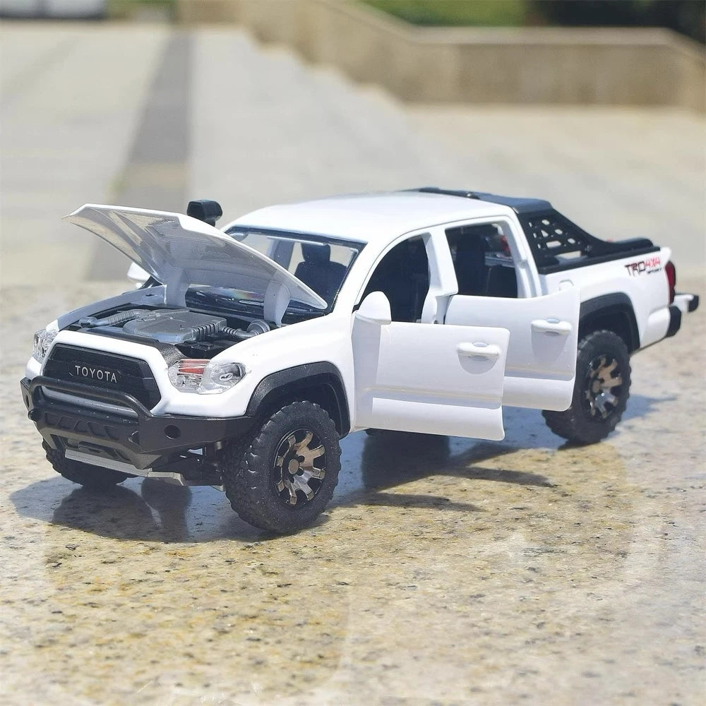 [TOY] 1:32 Toyota 2016 Tacoma TRD Off-Road White Model Car Die-Cast