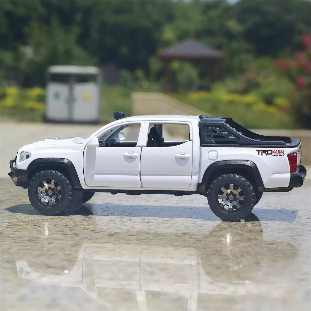 [TOY] 1:32 Toyota 2016 Tacoma TRD Off-Road bianco modellino di auto Die-Cast