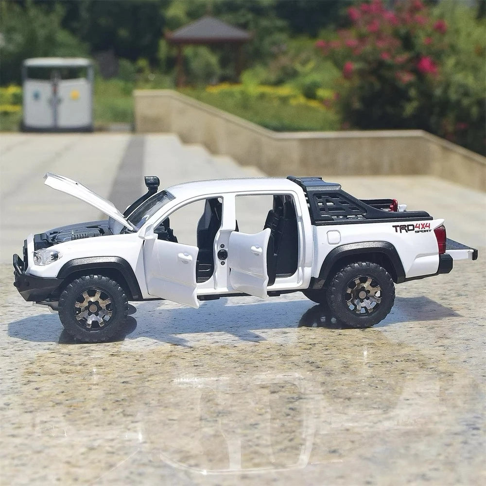 [TOY] 1:32 Toyota 2016 Tacoma TRD Off-Road White Model Car Die-Cast