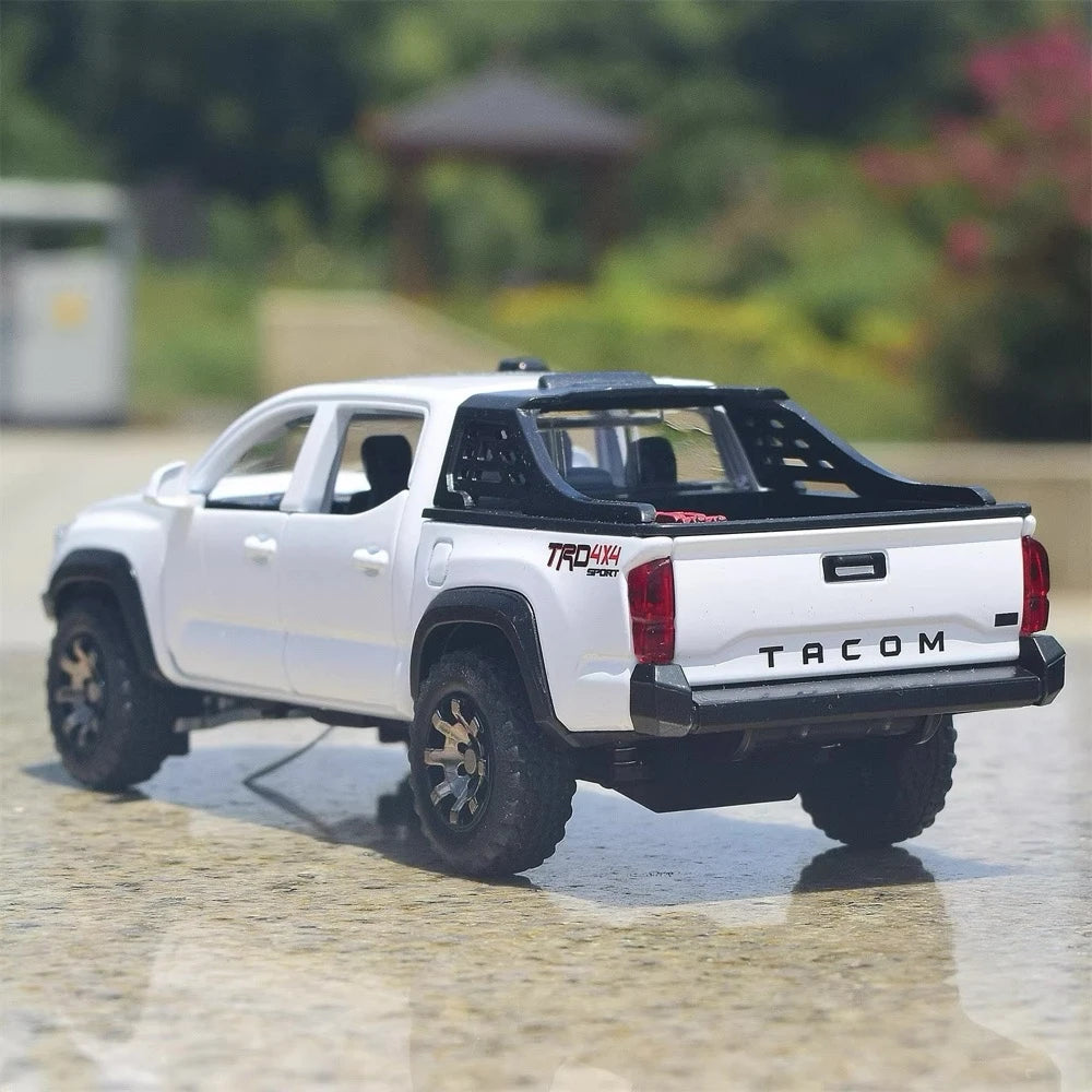 [TOY] 1:32 Toyota 2016 Tacoma TRD Off-Road White Model Car Die-Cast