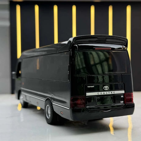 Toyota 2018 Untersetzer B80 schwarzer 1:32 – Druckguss-Display-Modell aus Druckguss