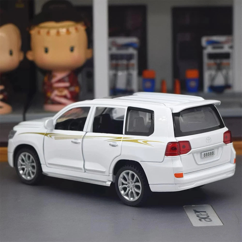 [TOY] 1:32 Toyota 2018 Land Cruiser LC200 VX White Model Car Die-Cast