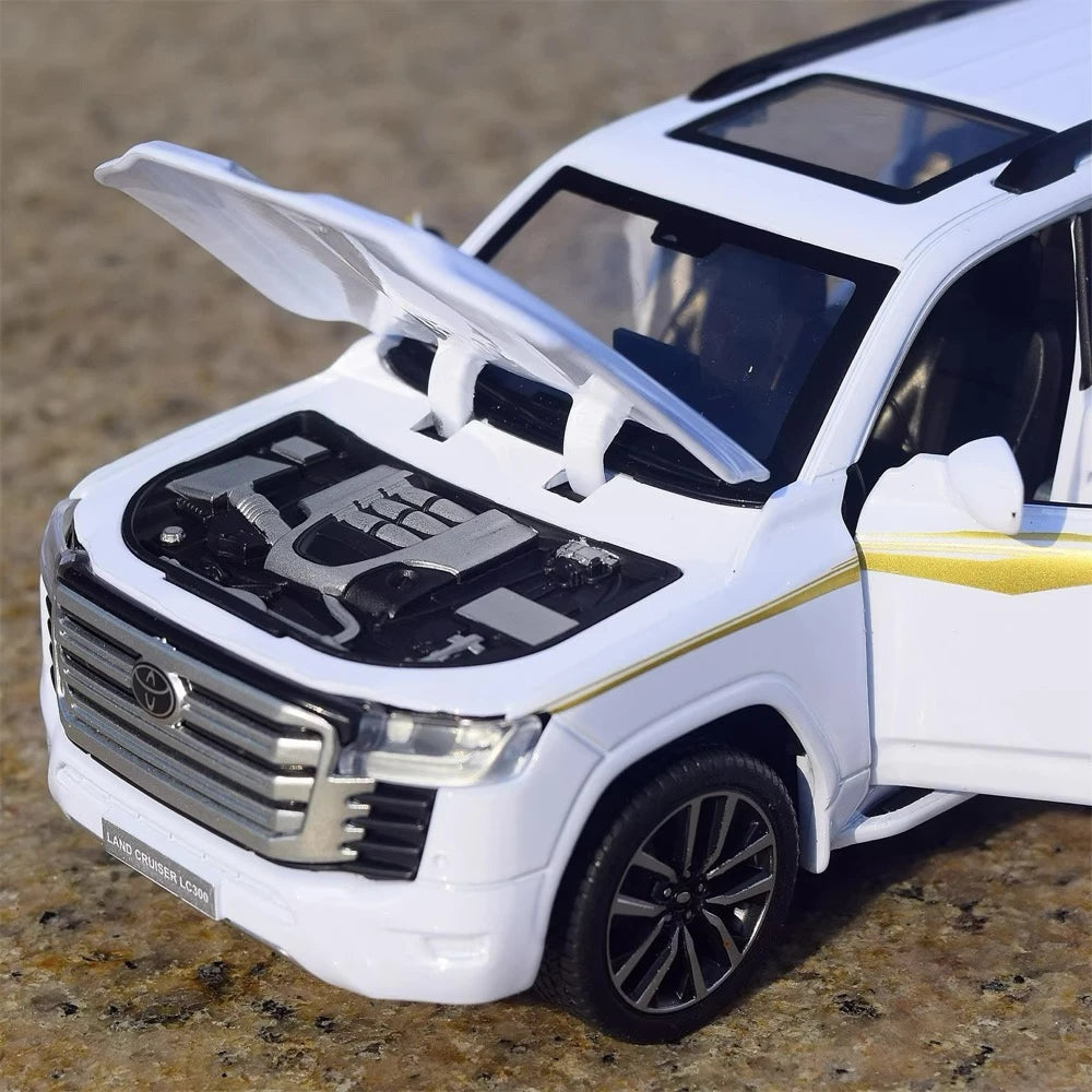 [TOY] 1:32 Toyota 2021 Land Cruiser LC300 White Model Car Die-Cast
