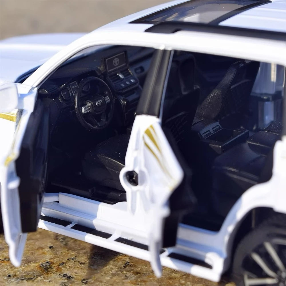 [TOY] 1:32 Toyota 2021 Land Cruiser LC300 White Model Car Die-Cast