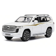 Toyota 2021 Land Cruiser LC300 vit 1:32 – modellbil i gjuten metall för display