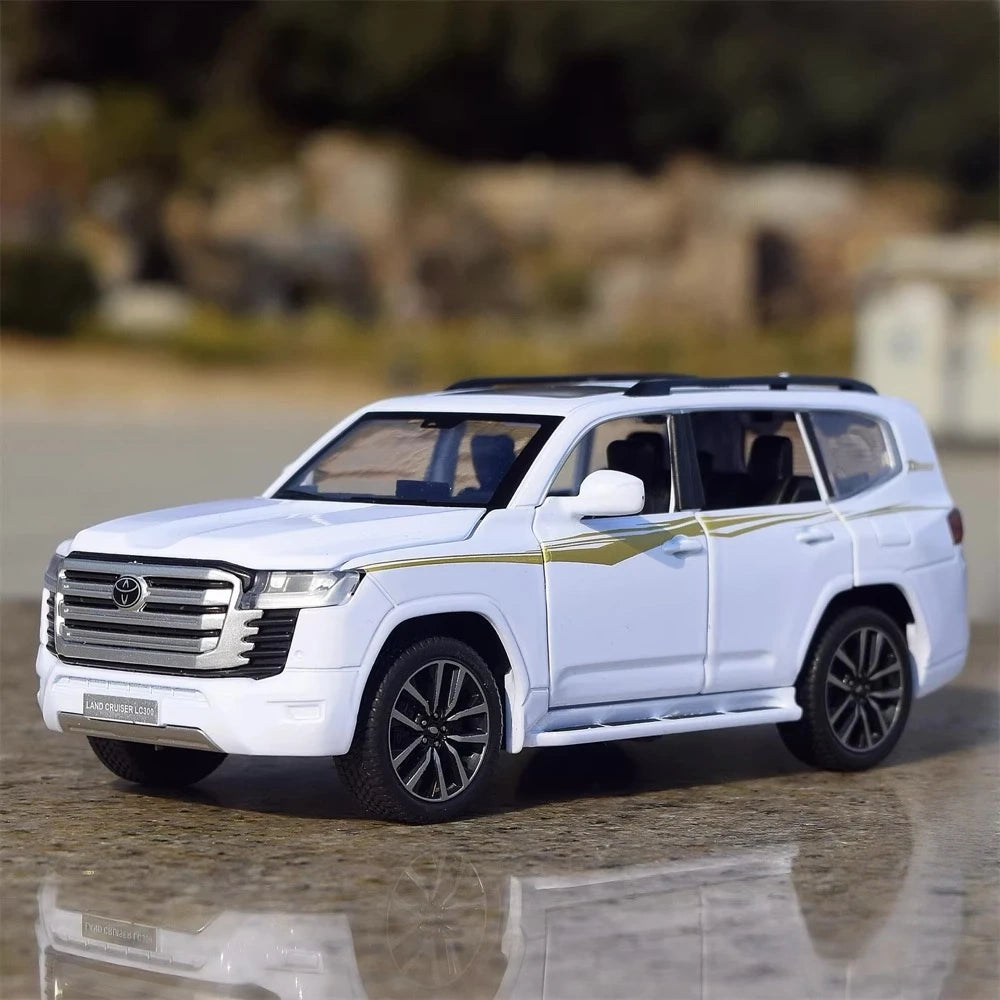 [TOY] 1:32 Toyota 2021 Land Cruiser LC300 White Model Car Die-Cast
