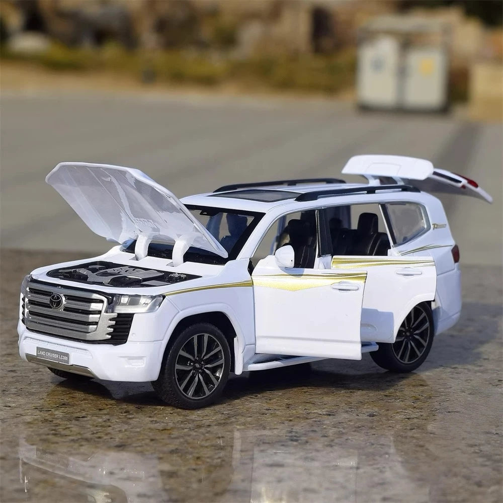 [TOY] 1:32 Toyota 2021 Land Cruiser LC300 White Model Car Die-Cast