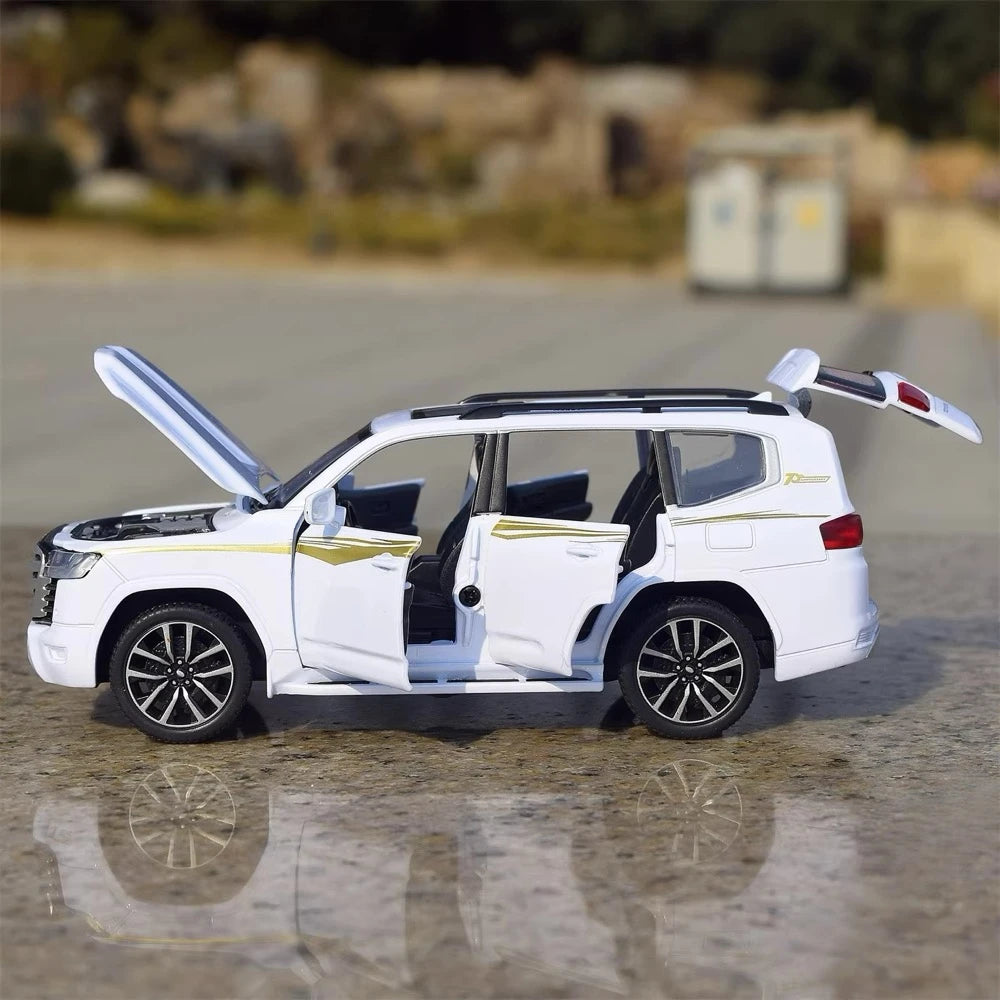 [TOY] 1:32 Toyota 2021 Land Cruiser LC300 White Model Car Die-Cast