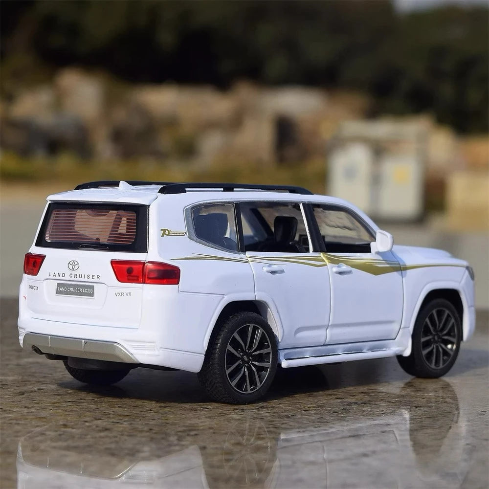 [TOY] 1:32 Toyota 2021 Land Cruiser LC300 White Model Car Die-Cast
