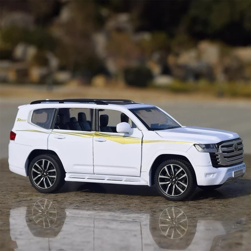 [TOY] 1:32 Toyota 2021 Land Cruiser LC300 White Model Car Die-Cast