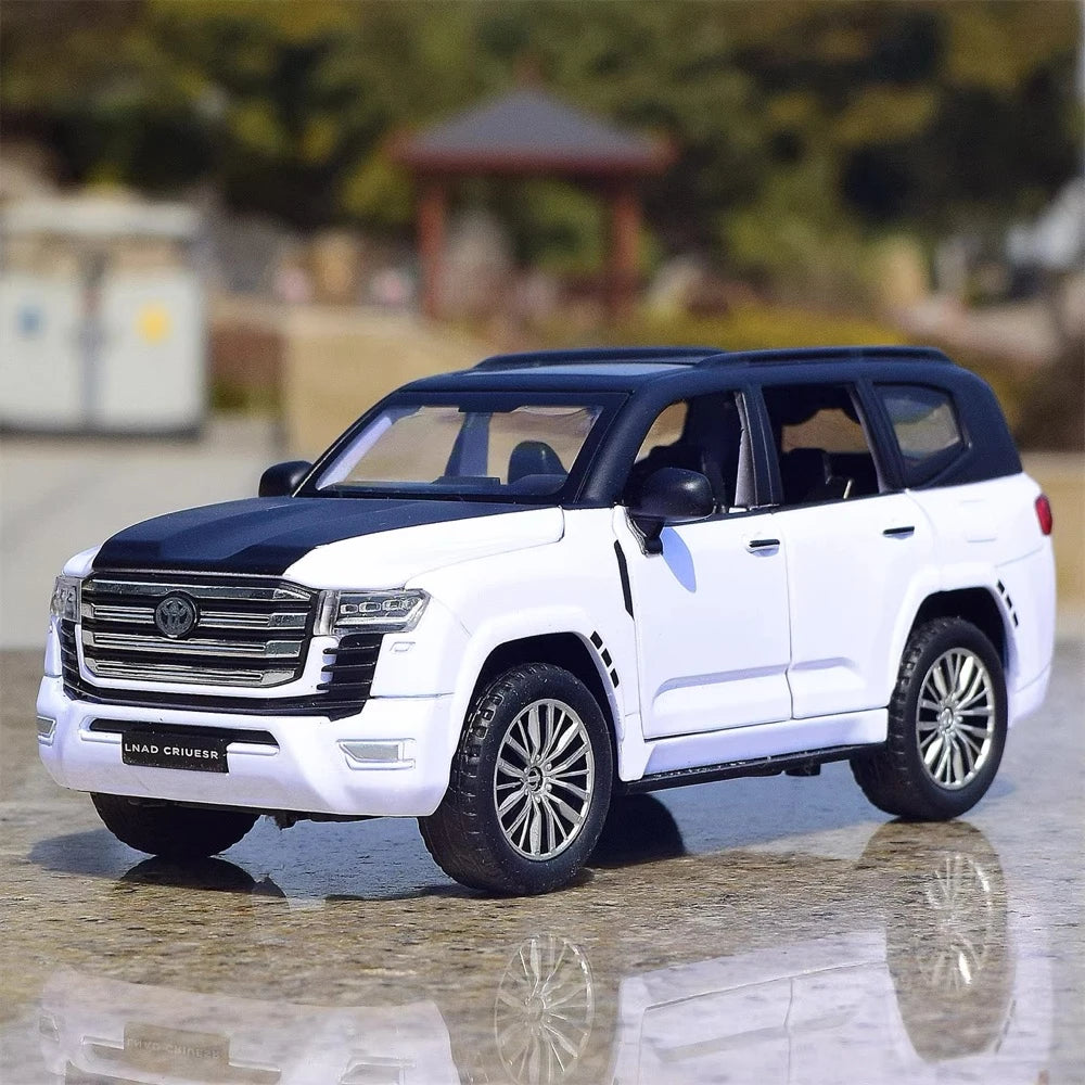 [TOY] 1:32 Toyota 2021 Land Cruiser LC300 White Black Model Car Die-Cast
