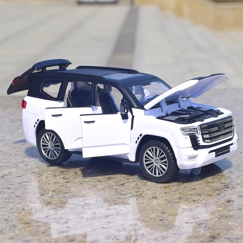 [TOY] 1:32 Toyota 2021 Land Cruiser LC300 White Black Model Car Die-Cast