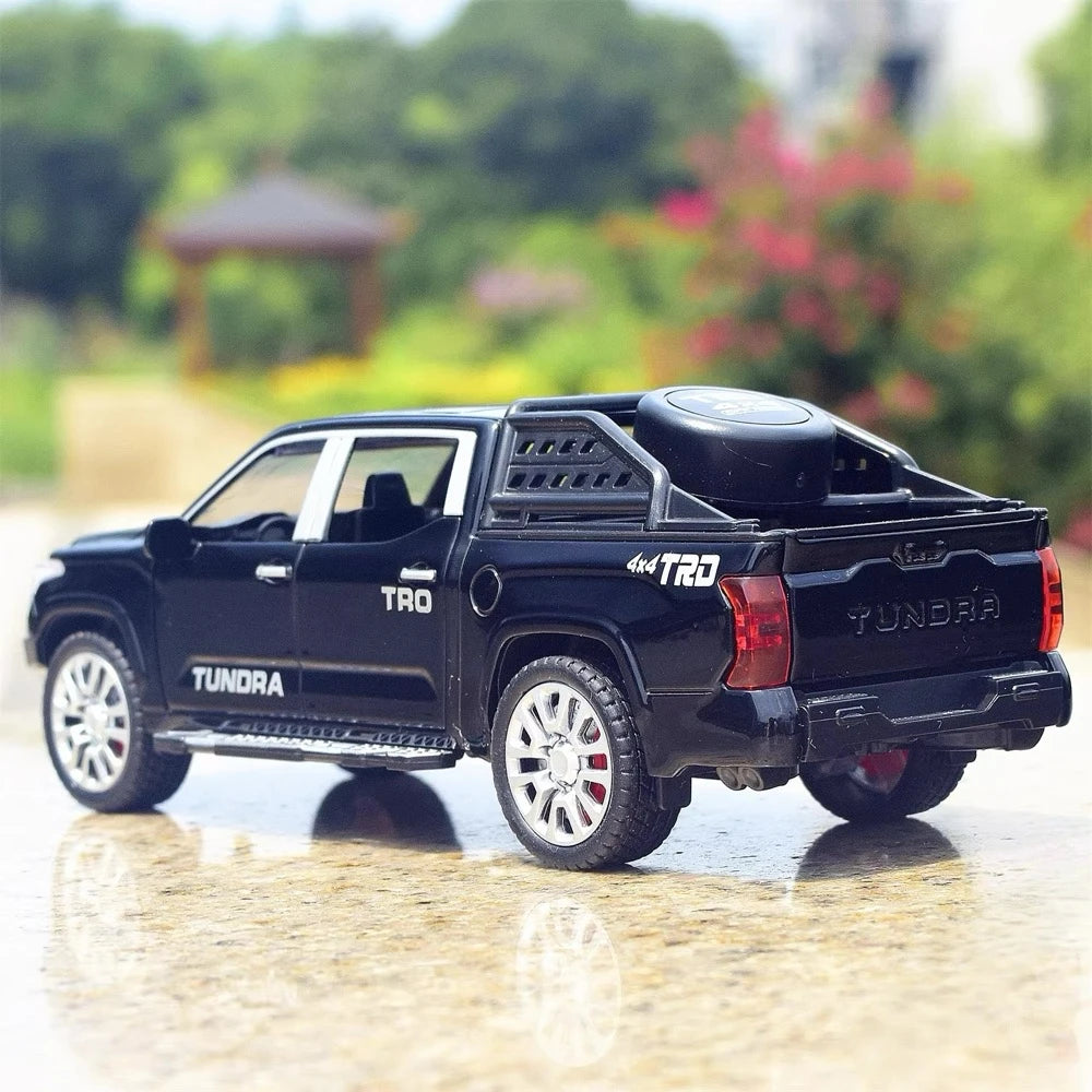 [TOY] 1:32 Toyota 2022 Tundra XK70 musta pienoismalli Die-Cast