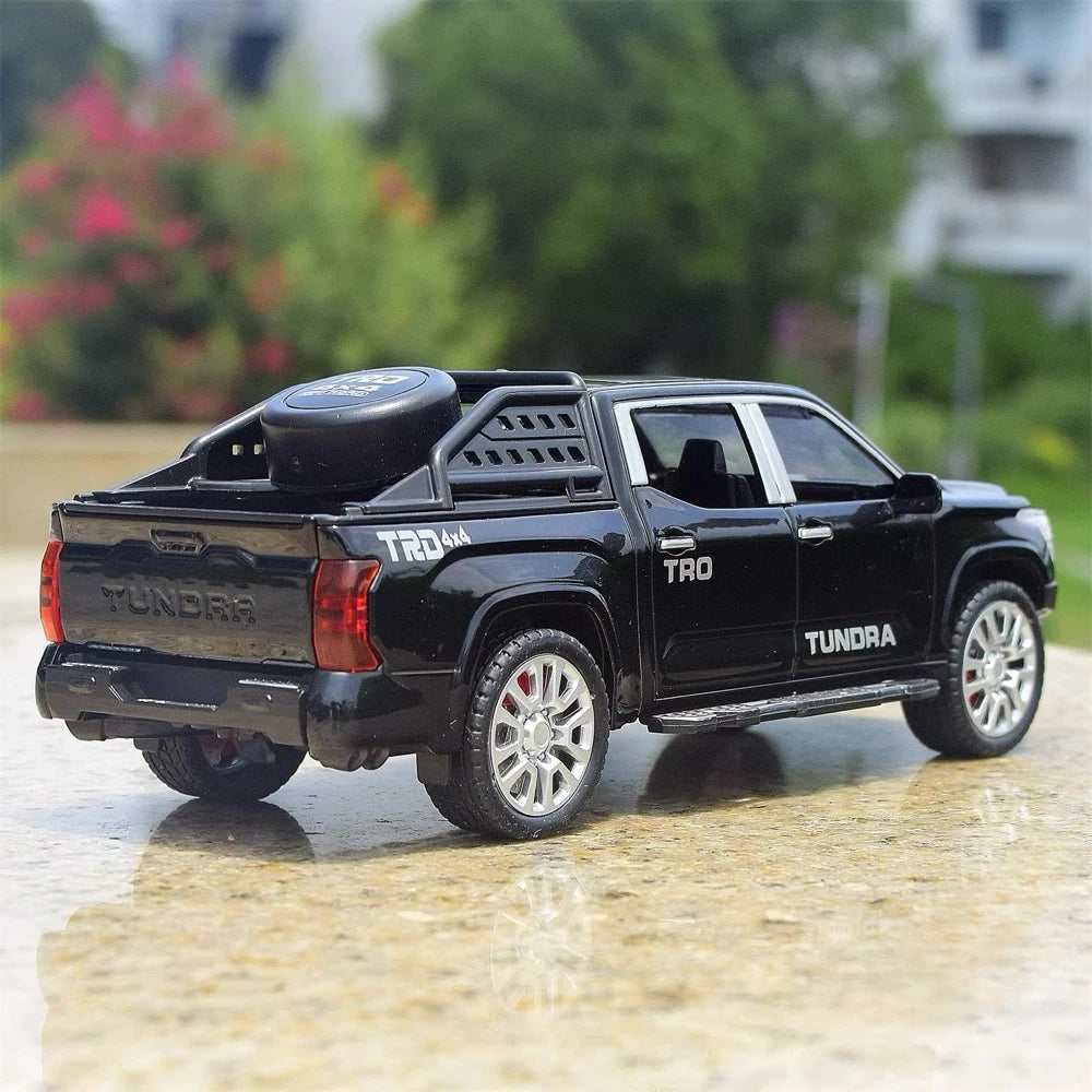 [TOY] 1:32 Toyota 2022 Tundra XK70 musta pienoismalli Die-Cast