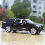 [TOY] 1:32 Toyota 2022 Tundra XK70 musta pienoismalli Die-Cast