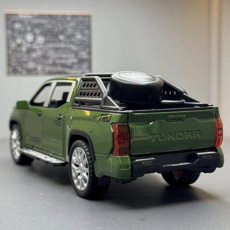 [TOY] 1:32 Toyota 2022 Tundra XK70 grön modellbil Die-Cast