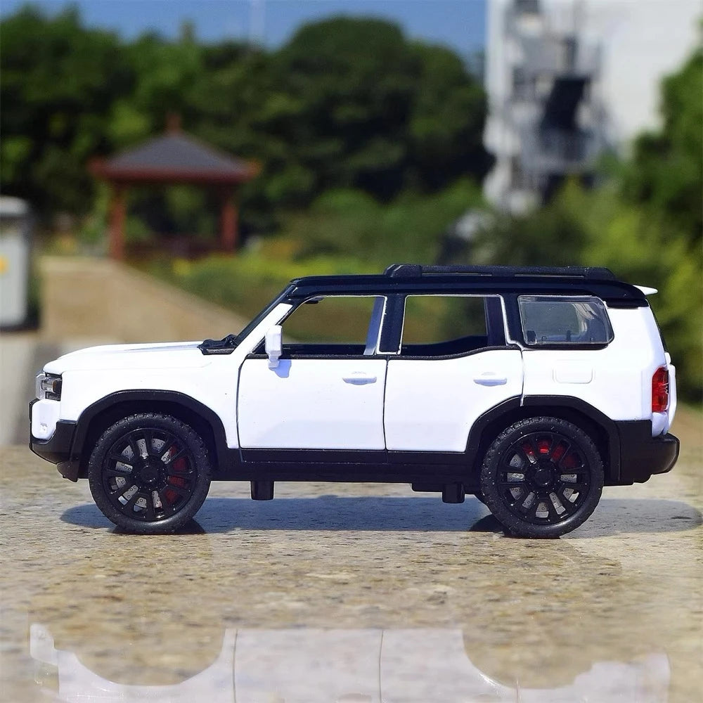 [TOY] 1:32 Toyota 2023 Land Cruiser Prado J250 White Model Car Die-Cast