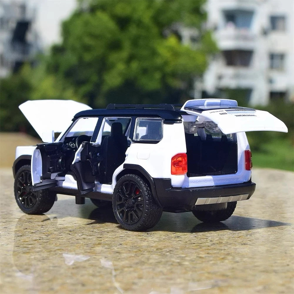 [TOY] 1:32 Toyota 2023 Land Cruiser Prado J250 White Model Car Die-Cast