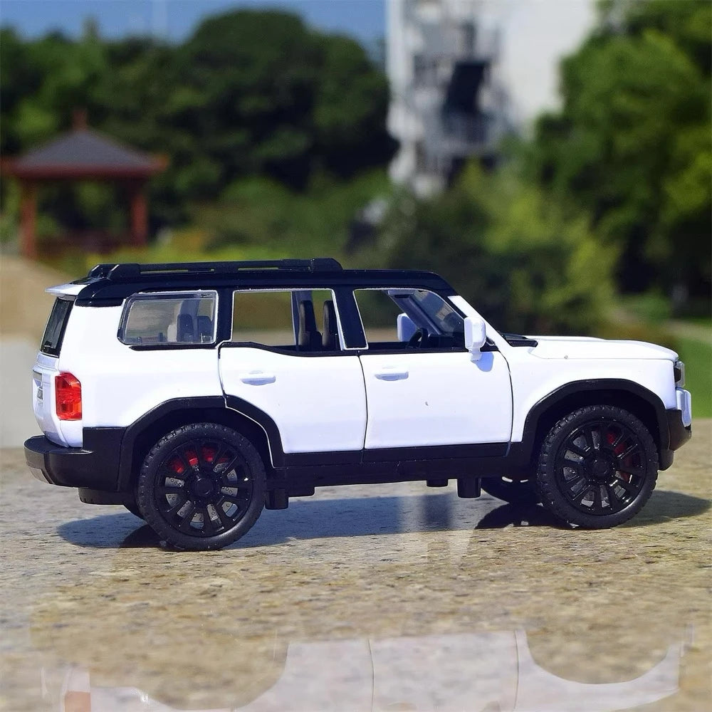 [TOY] 1:32 Toyota 2023 Land Cruiser Prado J250 White Model Car Die-Cast