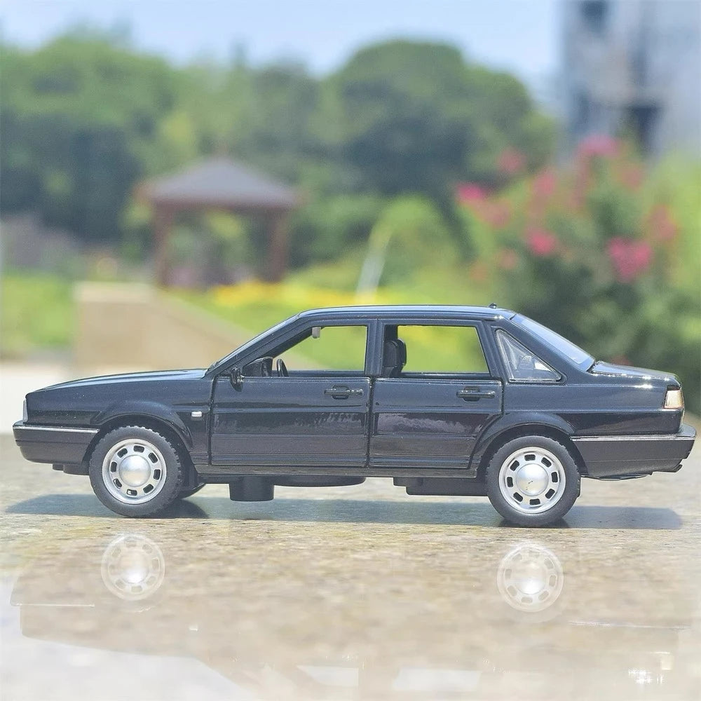 [TOY] 1:32 Volkswagen 1981 Santana nero modellino di auto Die-Cast