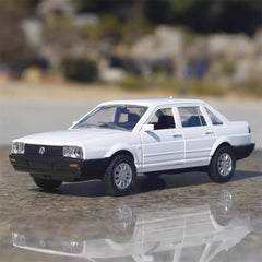 [TOY] 1:32 Volkswagen 1981 Santana White Model Car Die-Cast