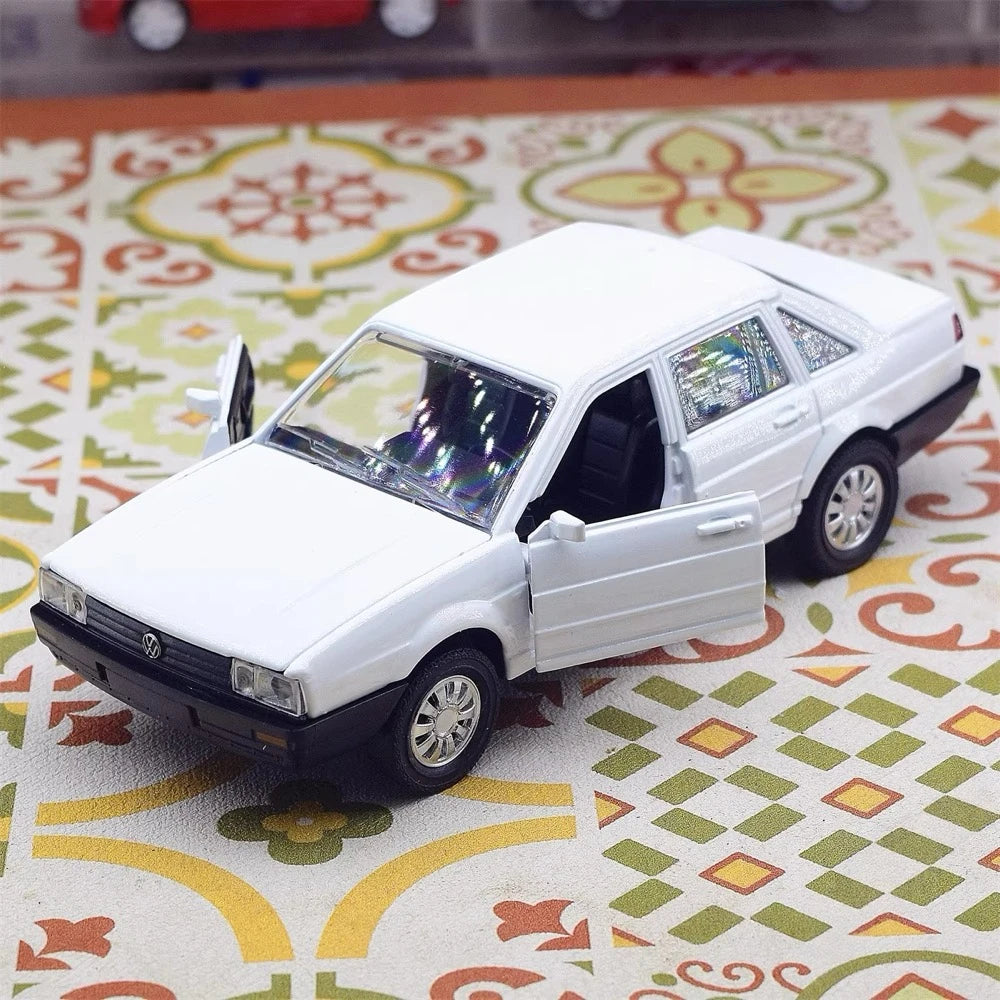 [TOY] 1:32 Volkswagen 1981 Santana White Model Car Die-Cast