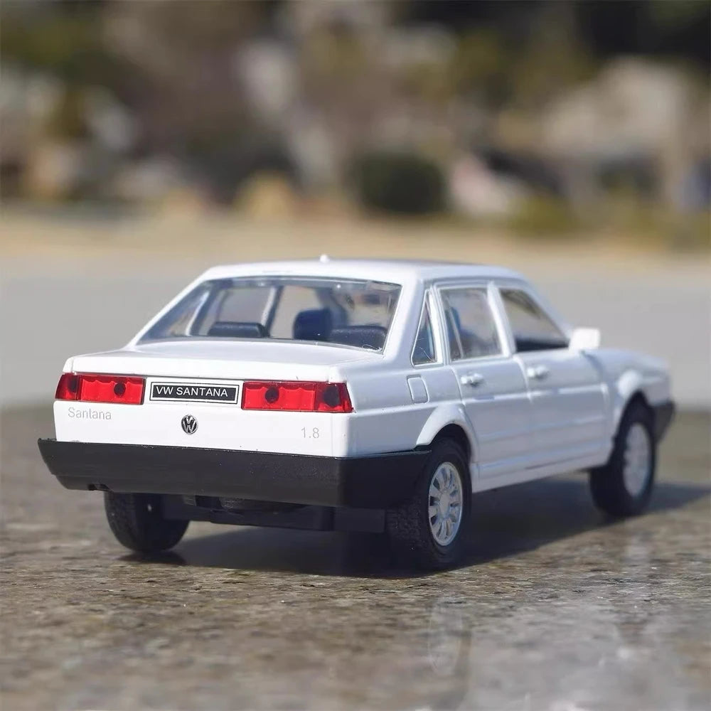 [TOY] 1:32 Volkswagen 1981 Santana White Model Car Die-Cast