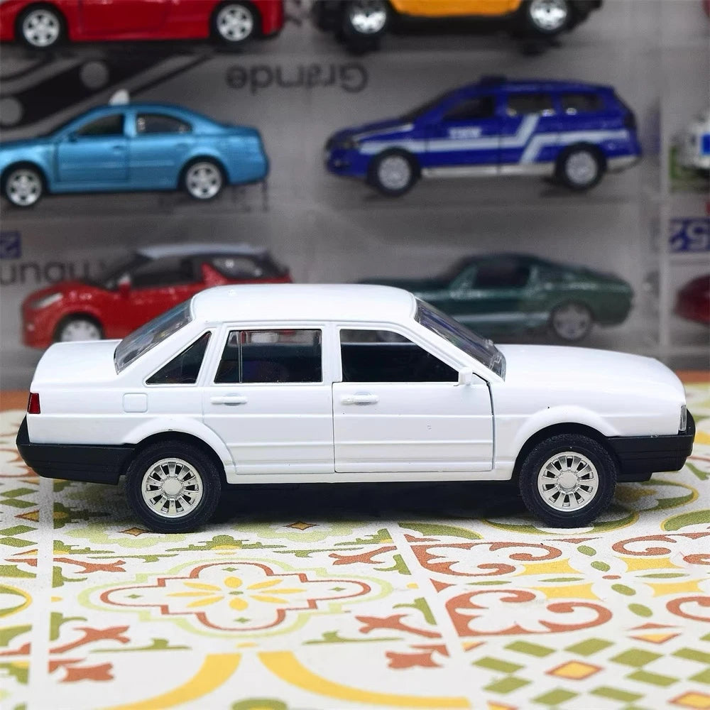 [TOY] 1:32 Volkswagen 1981 Santana White Model Car Die-Cast