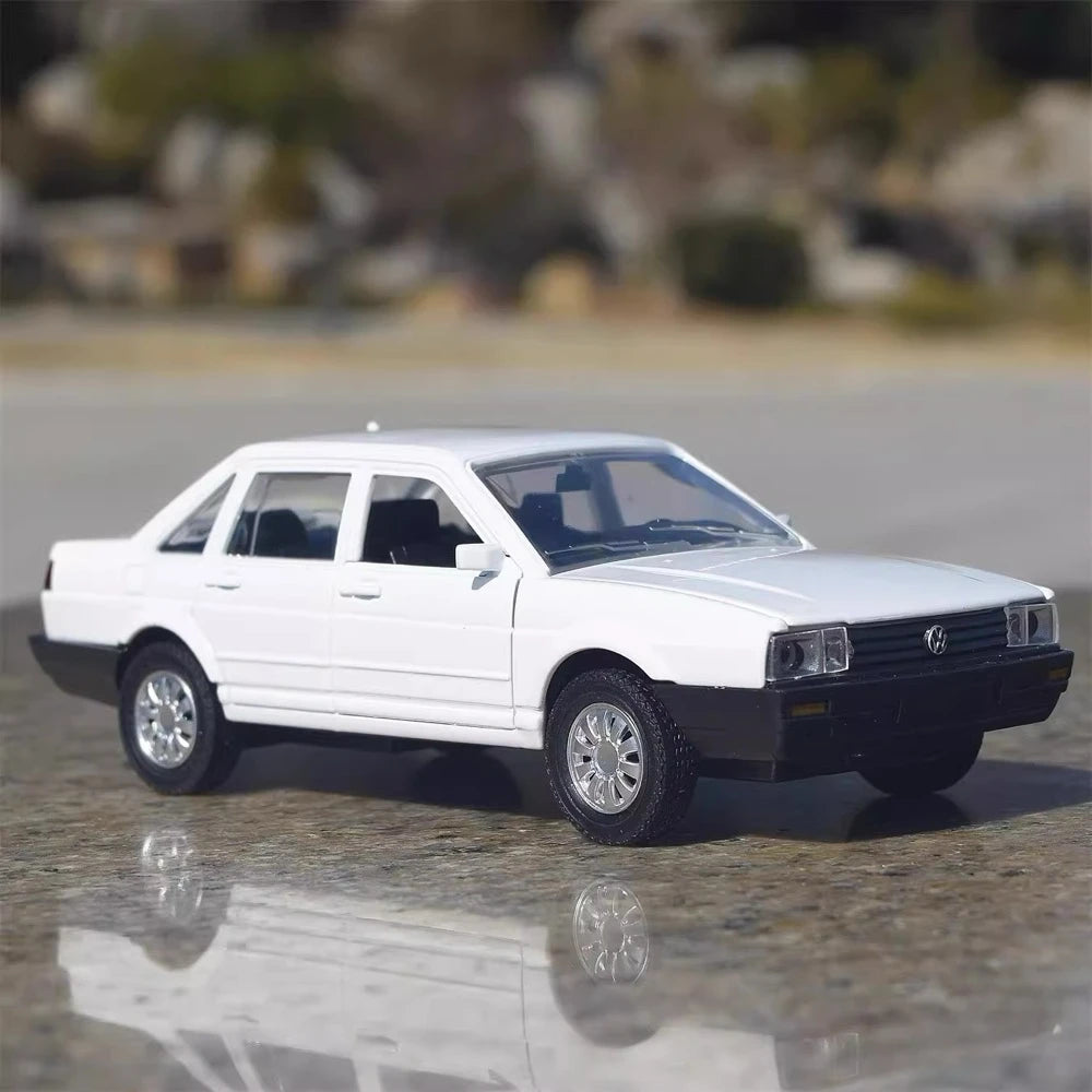 [TOY] 1:32 Volkswagen 1981 Santana White Model Car Die-Cast