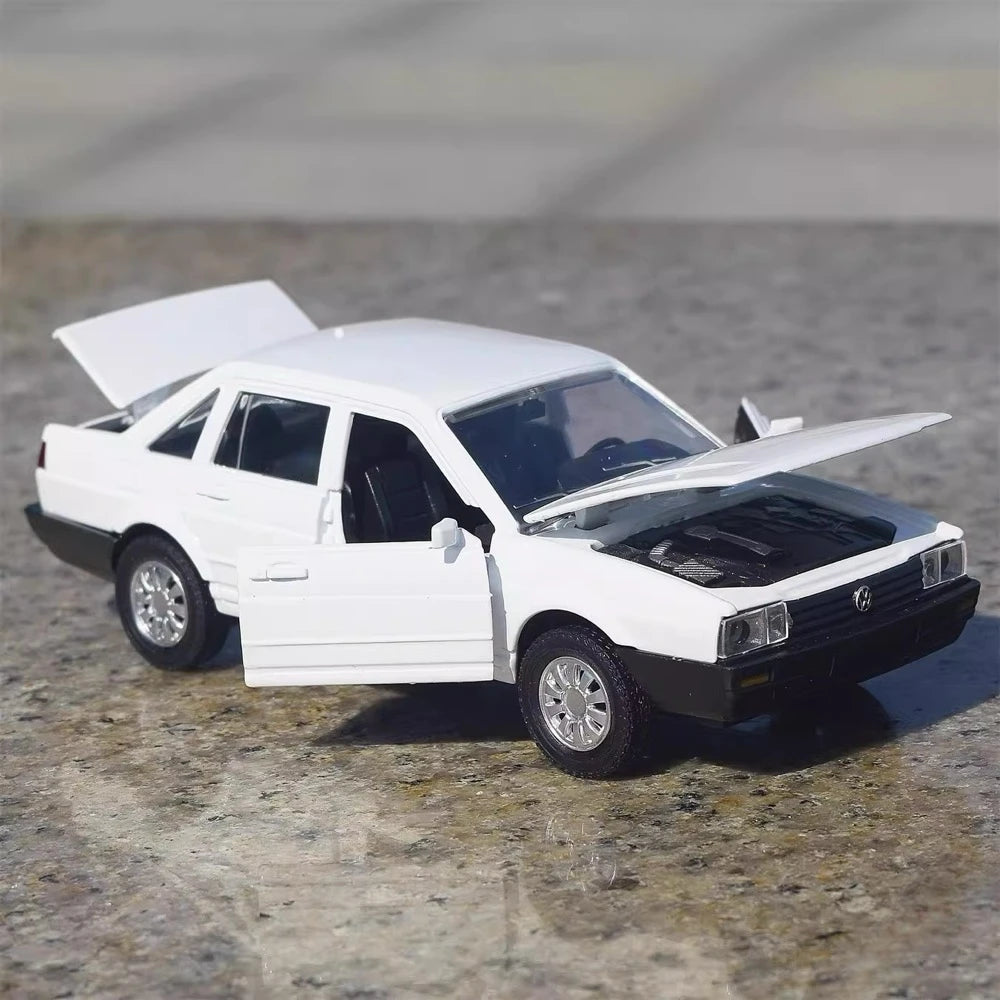 [TOY] 1:32 Volkswagen 1981 Santana White Model Car Die-Cast
