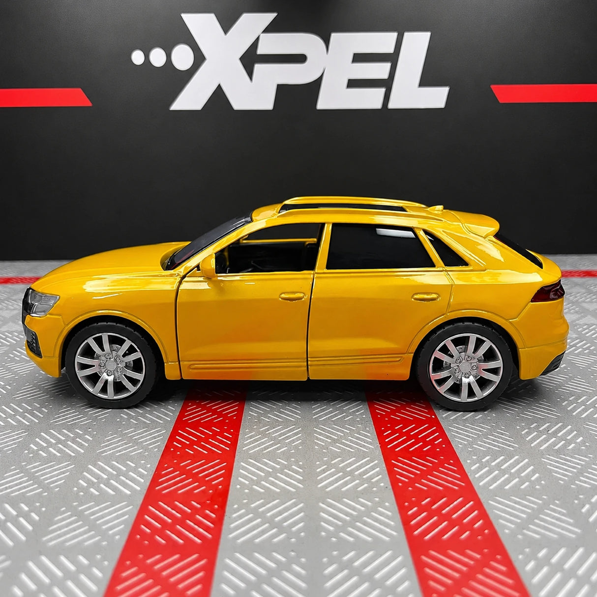 Audi 2018 Q8 أصفر 1:36 – نموذج عرض معدني مصبوب