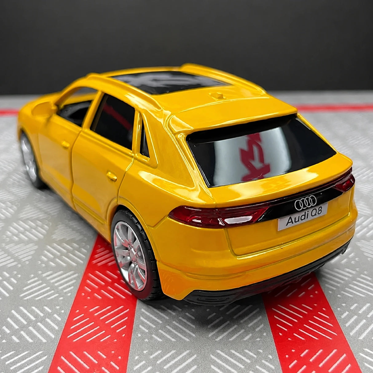 Audi 2018 Q8 أصفر 1:36 – نموذج عرض معدني مصبوب