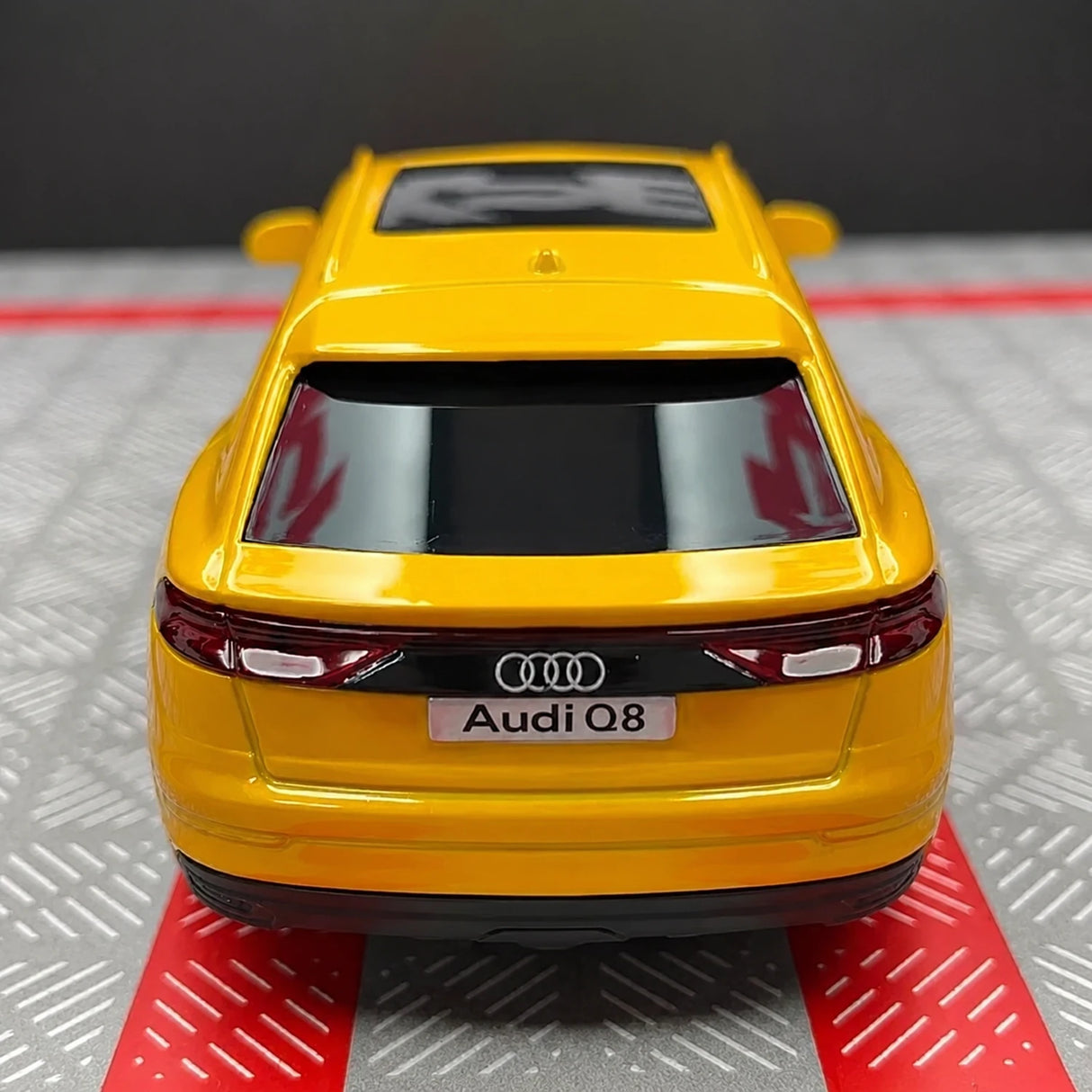 Audi 2018 Q8 أصفر 1:36 – نموذج عرض معدني مصبوب